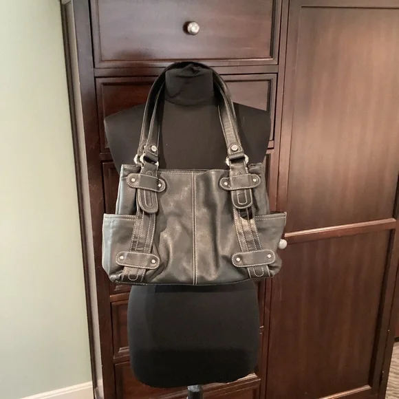 Tignanello Black Leather Women's Shoulder Bag - Picture 1 of 16